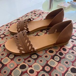 New without tag slip on brown sandals - size 7.5 wide